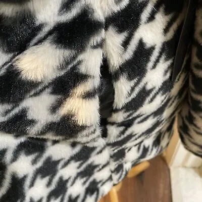 NWT Ellie & Kate Blk/White Houndstooth Jacket Faux Fur Hook & Eye Closing Size L