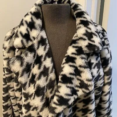 NWT Ellie & Kate Blk/White Houndstooth Jacket Faux Fur Hook & Eye Closing Size L