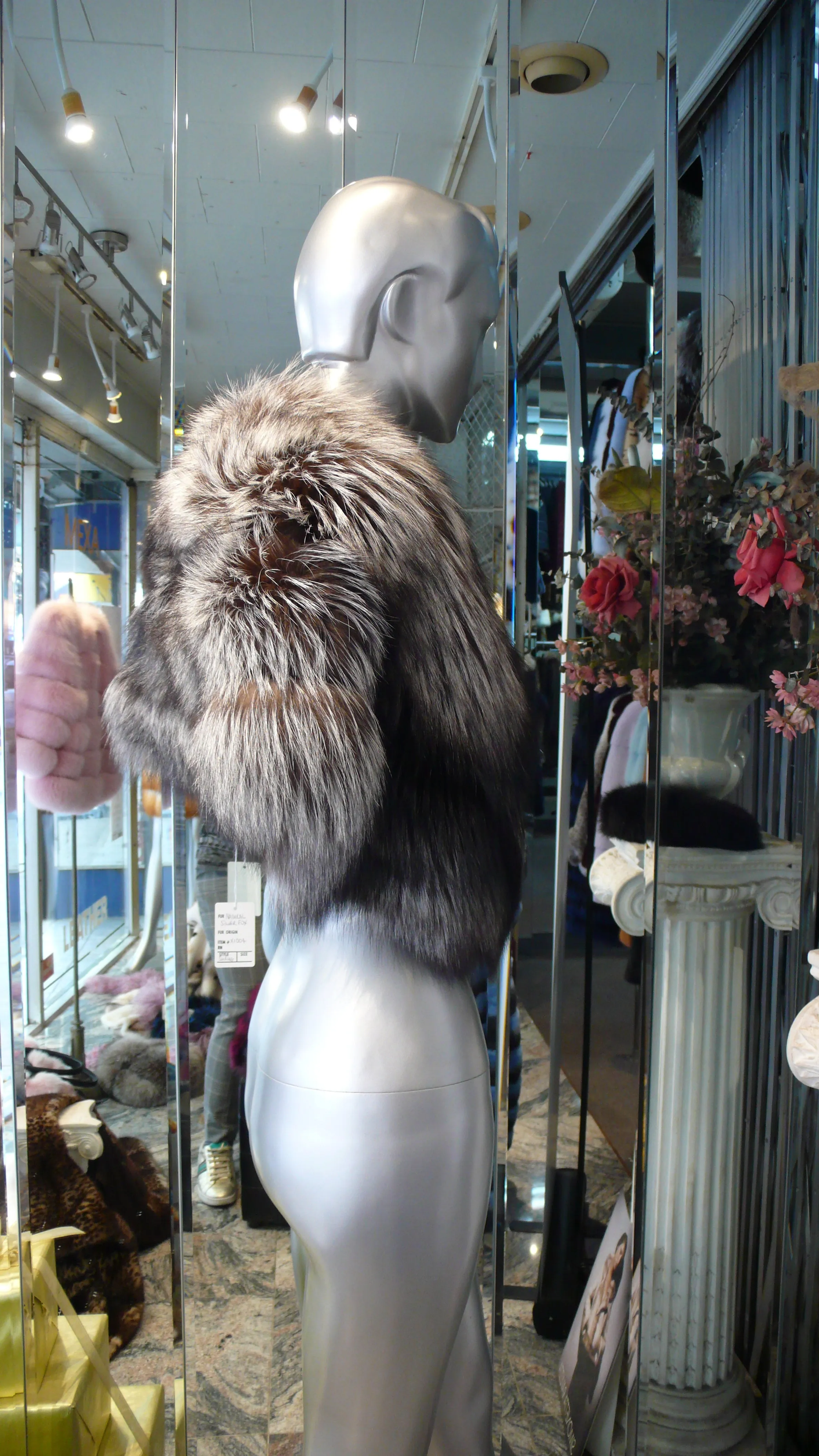 Very Stylish Custom-Made SILVER FOX FUR Shawl Shoulder Wrap Large Wide Made in USA