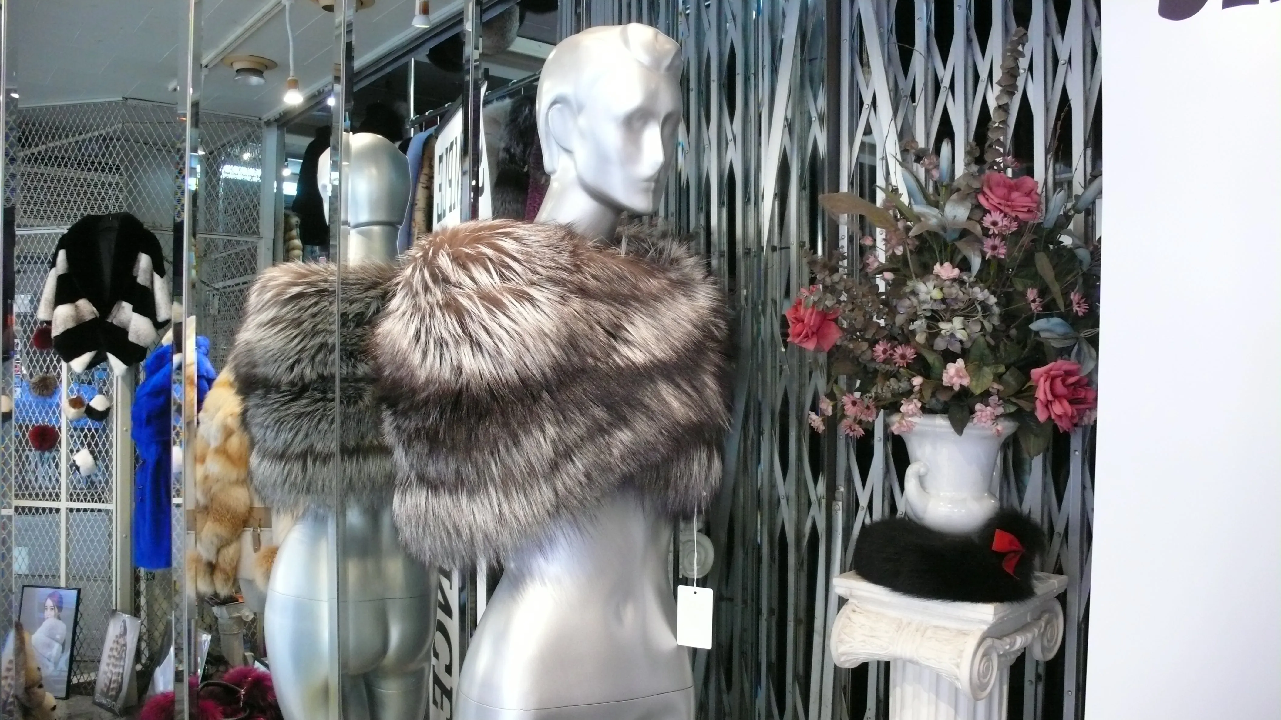 Very Stylish Custom-Made SILVER FOX FUR Shawl Shoulder Wrap Large Wide Made in USA