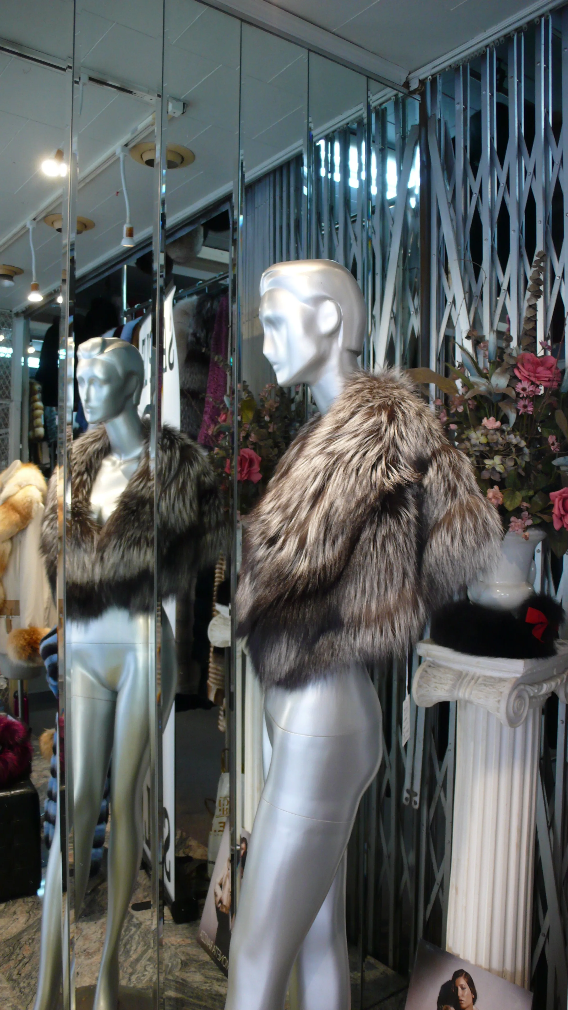 Very Stylish Custom-Made SILVER FOX FUR Shawl Shoulder Wrap Large Wide Made in USA