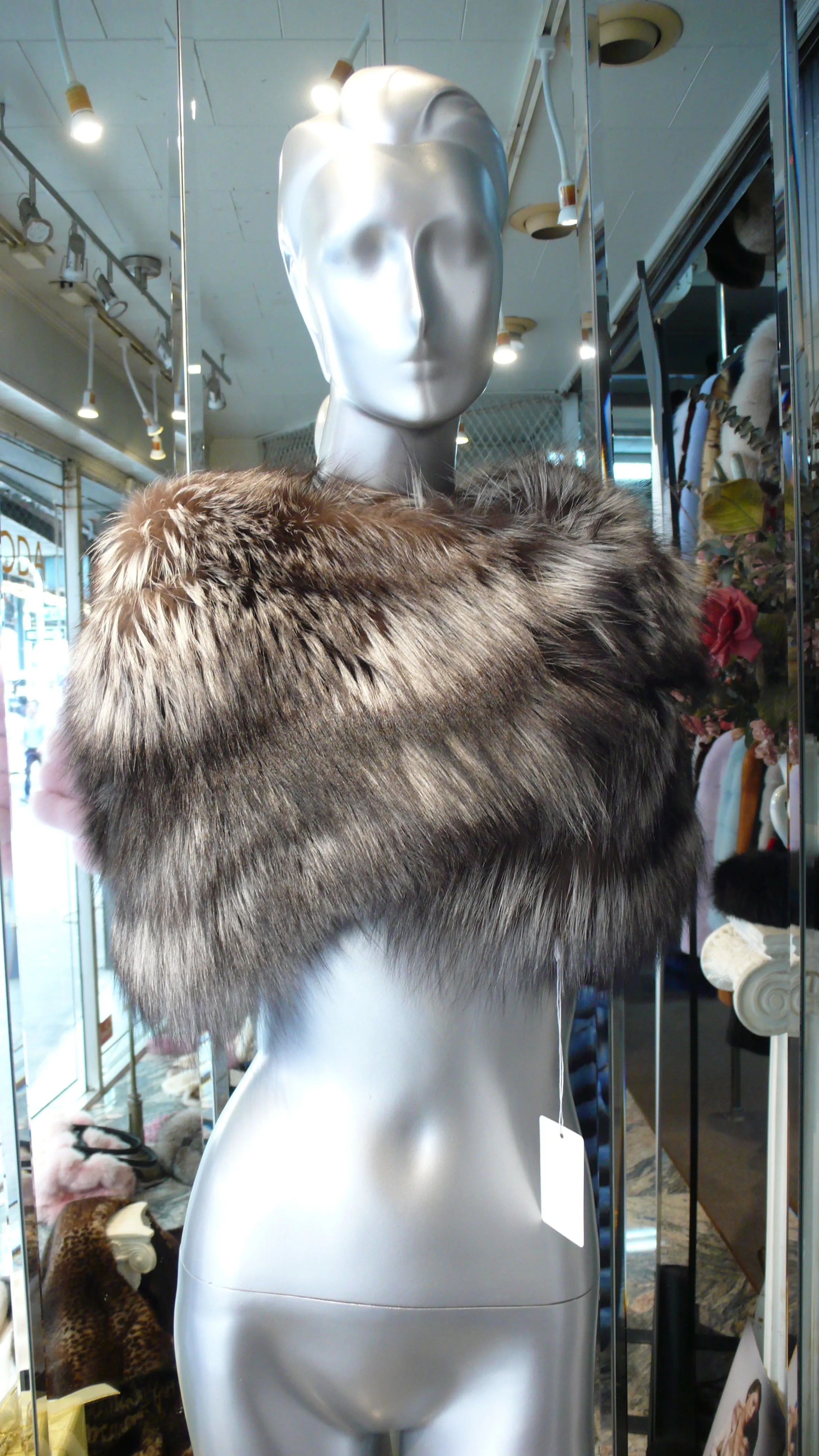 Very Stylish Custom-Made SILVER FOX FUR Shawl Shoulder Wrap Large Wide Made in USA