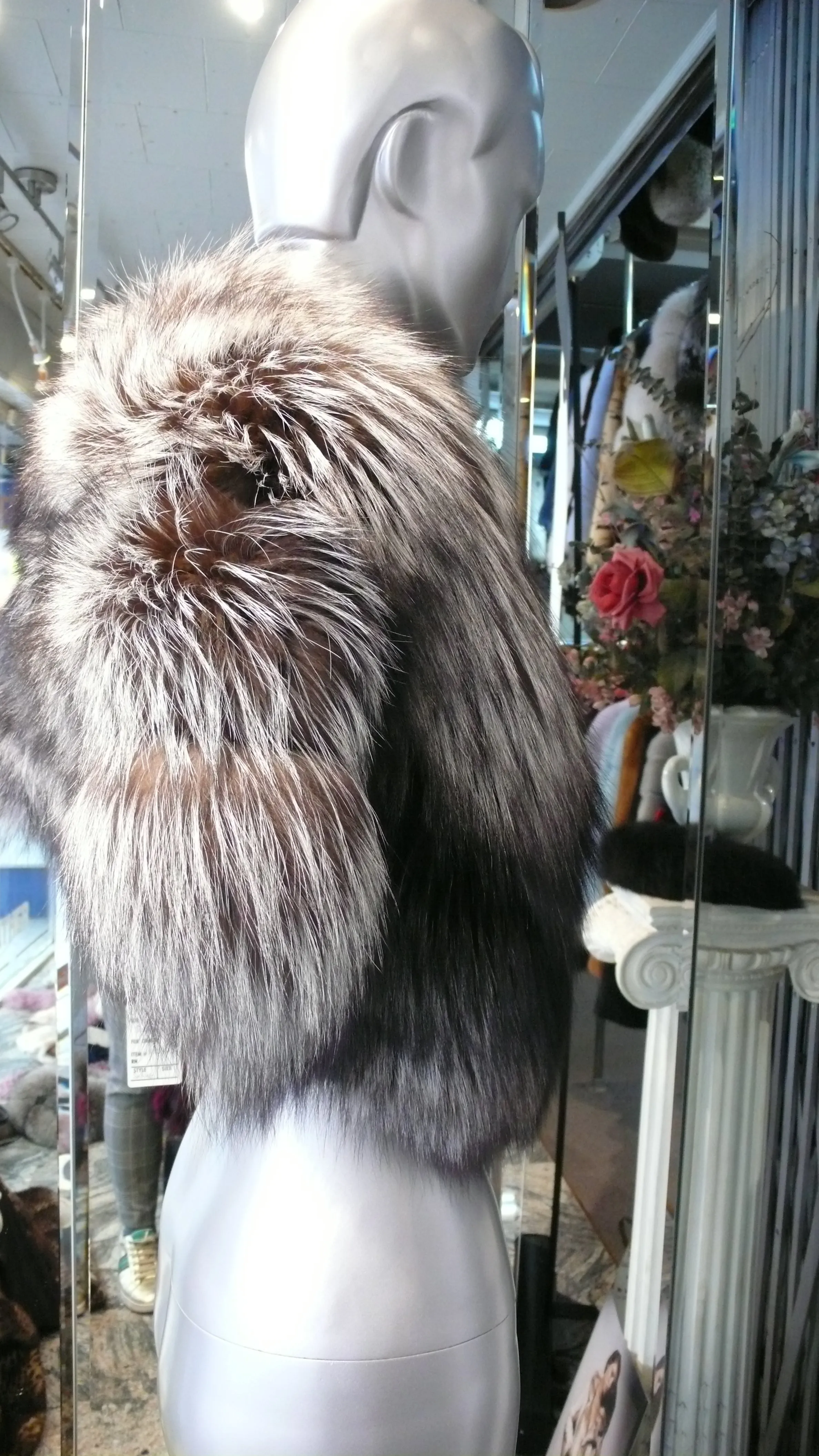 Very Stylish Custom-Made SILVER FOX FUR Shawl Shoulder Wrap Large Wide Made in USA